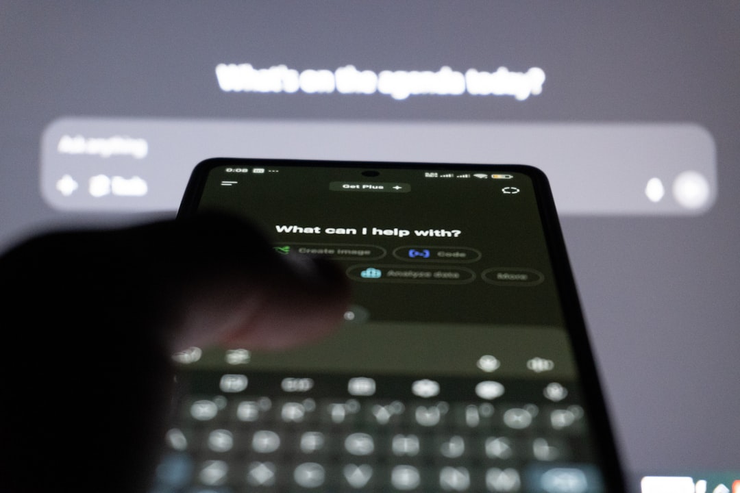 AI w codziennym życiu – gdzie naprawdę pomaga, a gdzie tylko robi wrażenie