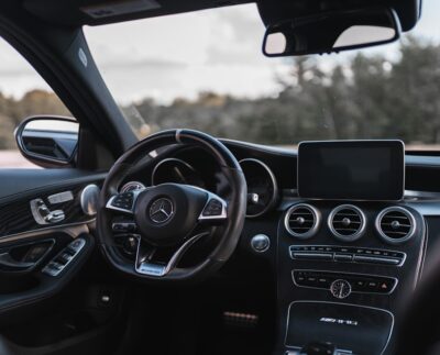 Auto premium z drugiej ręki - kiedy to okazja, a kiedy droga pułapka