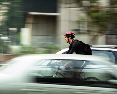 Auto, rower, komunikacja, carsharing - jak wybrać miks transportu do miasta