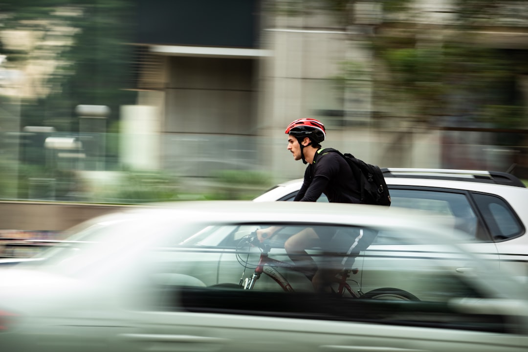 Auto, rower, komunikacja, carsharing – jak wybrać miks transportu do miasta