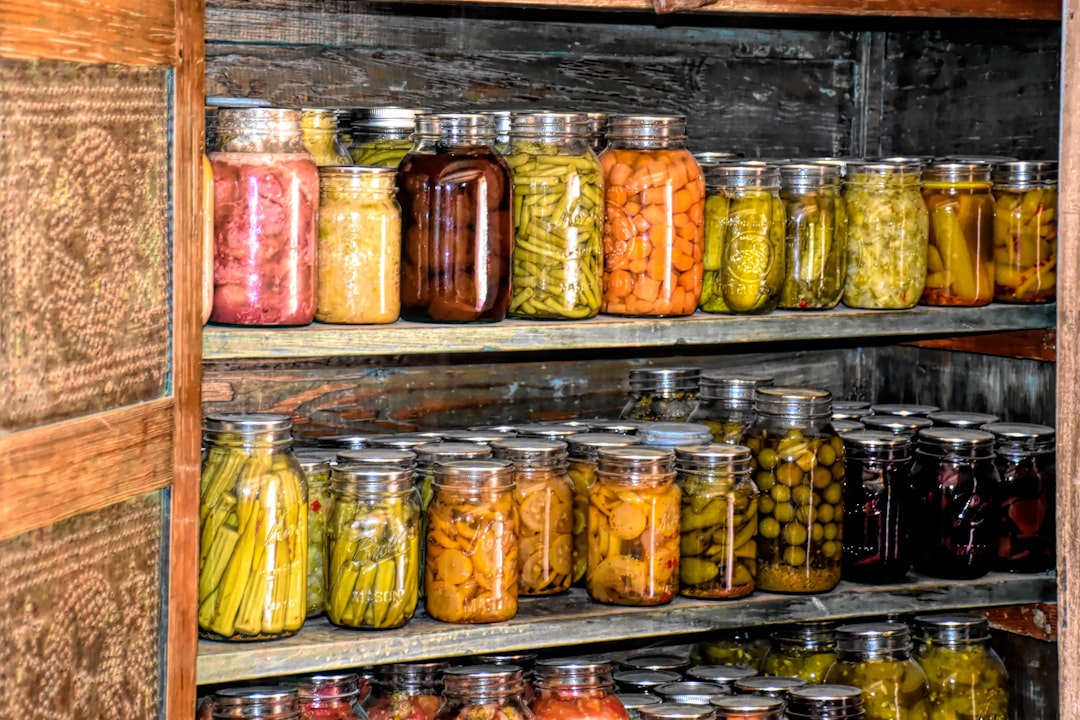 Domowa spiżarnia – produkty, które ratują obiad, gdy nie masz planu