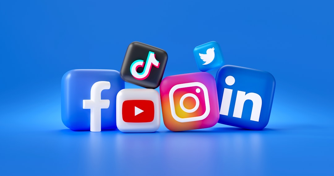 Facebook czy Instagram dla małej firmy – gdzie naprawdę siedzi twój klient