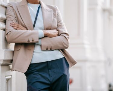 Garderoba do pracy - jak wyglądać profesjonalnie bez biurowego przebrania