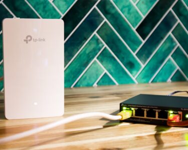 Internet w całym domu - jak zaplanować sieć, która nie rwie po pokojach