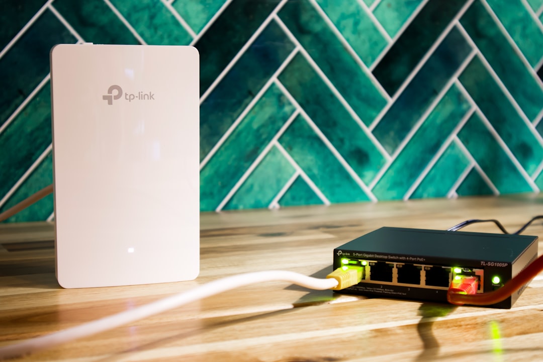 Internet w całym domu – jak zaplanować sieć, która nie rwie po pokojach