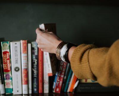Książki, które zmieniają sposób patrzenia, a nie tylko zajmują wieczór