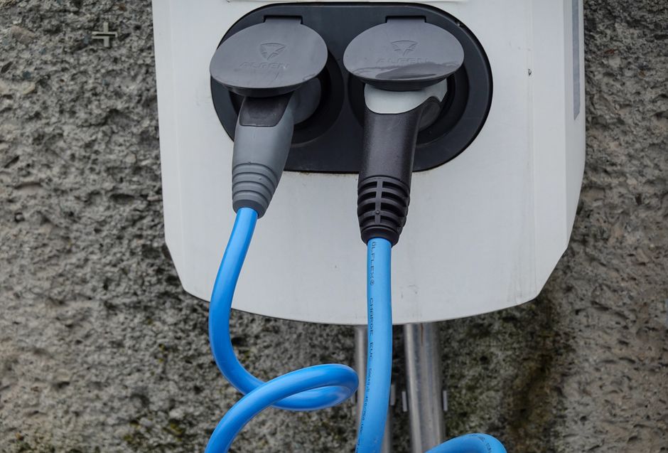 Ładowarka do samochodu elektrycznego w domu – co trzeba przygotować wcześniej