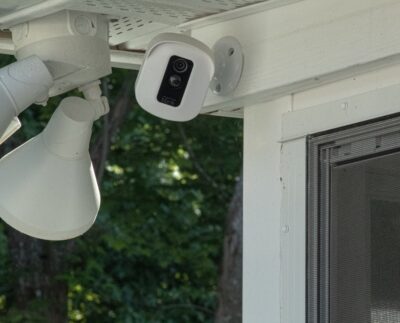 Monitoring i alarm w domu - jak dobrać zabezpieczenia do realnych ryzyk