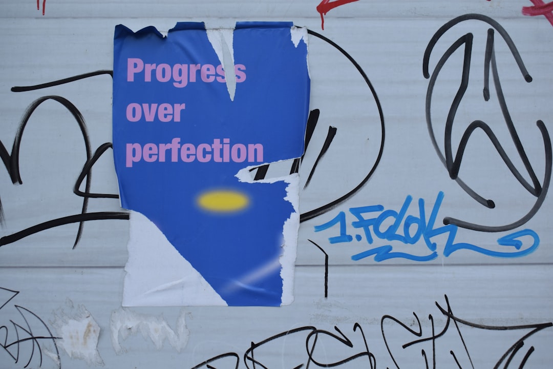 Perfekcjonizm w przebraniu ambicji – jak rozpoznać, że sam sobie blokujesz ruch