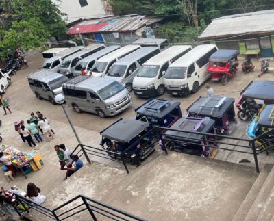 Promy, busy, tuk-tuki i skutery - lokalny transport bez niepotrzebnego ryzyka