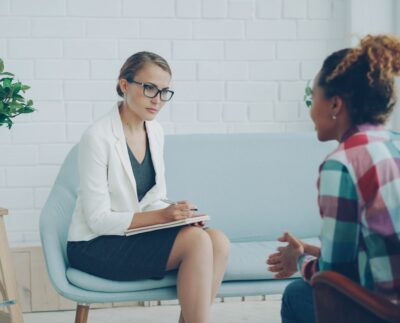 Terapia, coaching, mentoring - do kogo iść z konkretnym problemem