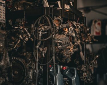 Używane części samochodowe - kiedy mają sens, a kiedy kupujesz cudzy problem