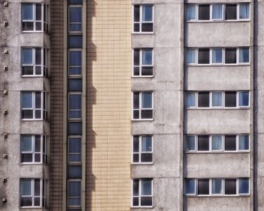 Wielka płyta wraca do łask? Kiedy to rozsądny wybór, a kiedy pułapka